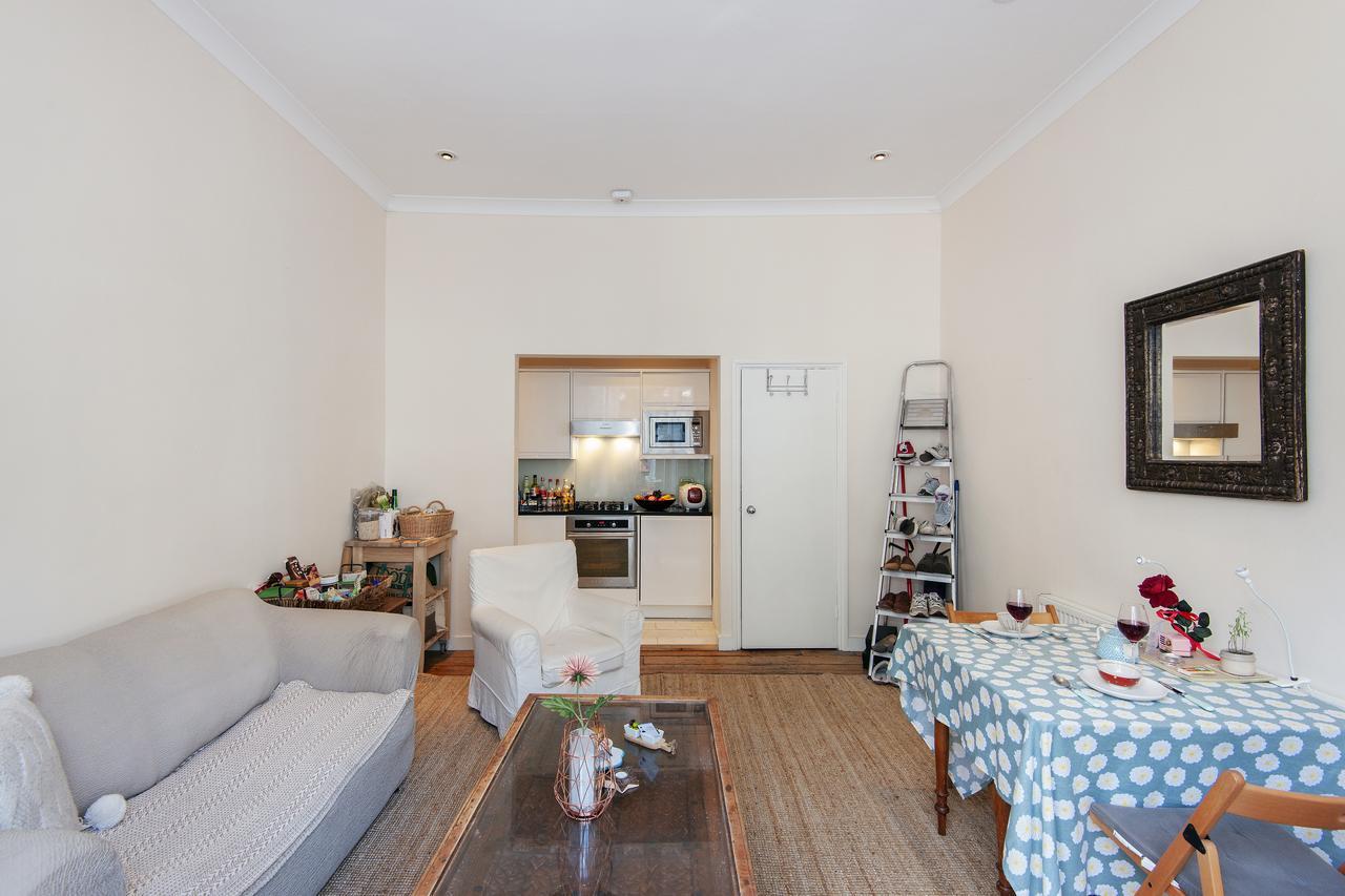 Bright Gratton Road Apartment London Exterior photo